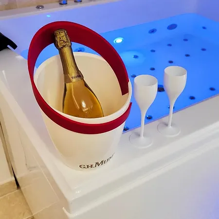 - La Delos - Jacuzzi 2 Places - Centre A Pied - Lit Queen Size - Parking Privee - Wifi - Center Within Walking Distance - *