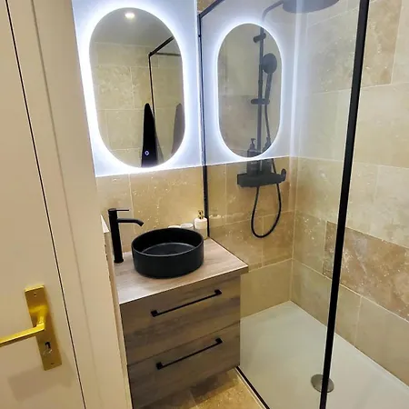 - La Delos - Jacuzzi 2 Places - Centre A Pied - Lit Queen Size - Parking Privee - Wifi - Center Within Walking Distance - *