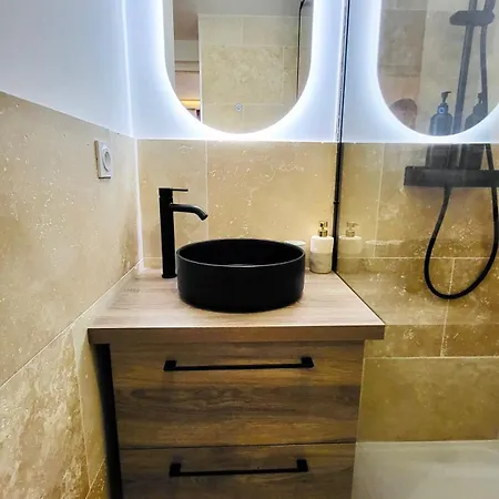 - La Delos - Jacuzzi 2 Places - Centre A Pied - Lit Queen Size - Parking Privee - Wifi - Center Within Walking Distance -