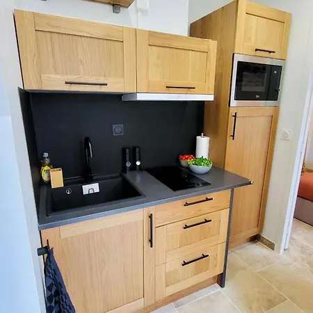 - La Delos - Jacuzzi 2 Places - Centre A Pied - Lit Queen Size - Parking Privee - Wifi - Center Within Walking Distance - Apartment *