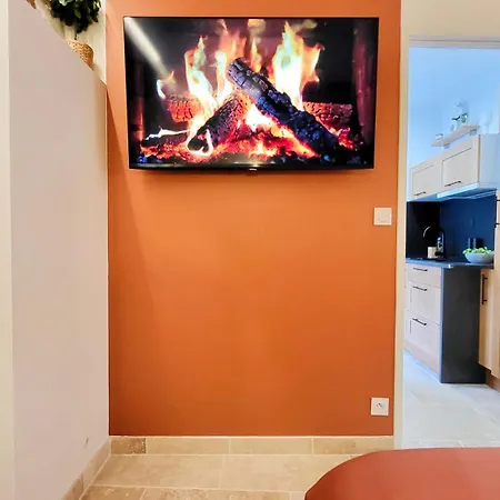 - La Delos - Jacuzzi 2 Places - Centre A Pied - Lit Queen Size - Parking Privee - Wifi - Center Within Walking Distance - *