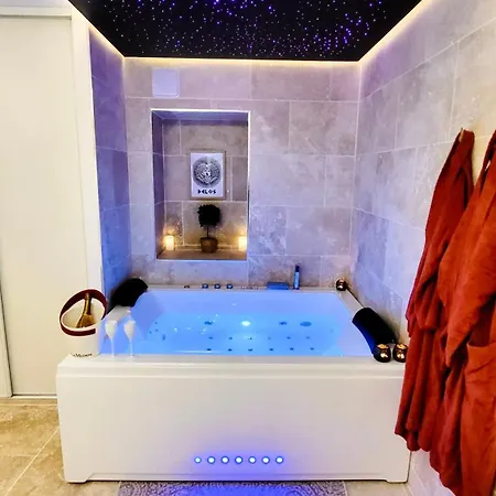 - La Delos - Jacuzzi 2 Places - Centre A Pied - Lit Queen Size - Parking Privee - Wifi - Center Within Walking Distance - Quimper