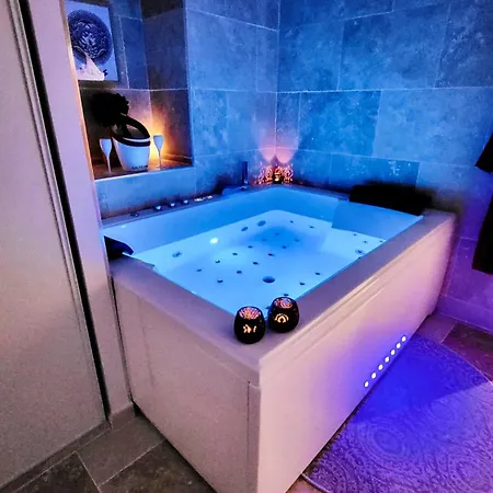 - La Delos - Jacuzzi 2 Places - Centre A Pied - Lit Queen Size - Parking Privee - Wifi - Center Within Walking Distance - * Quimper
