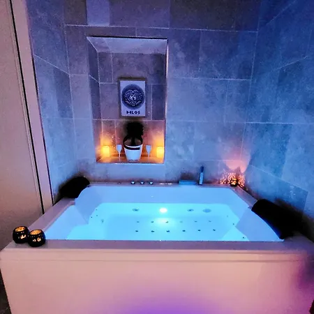 Apartment - La Delos - Jacuzzi 2 Places - Centre A Pied - Lit Queen Size - Parking Privee - Wifi - Center Within Walking Distance - Quimper